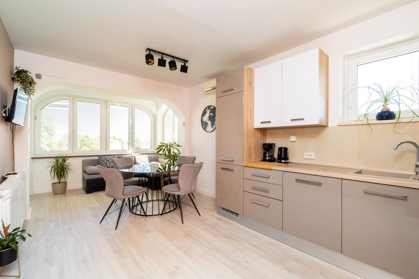 Apartment Meri คิร์ก ภายนอก รูปภาพ