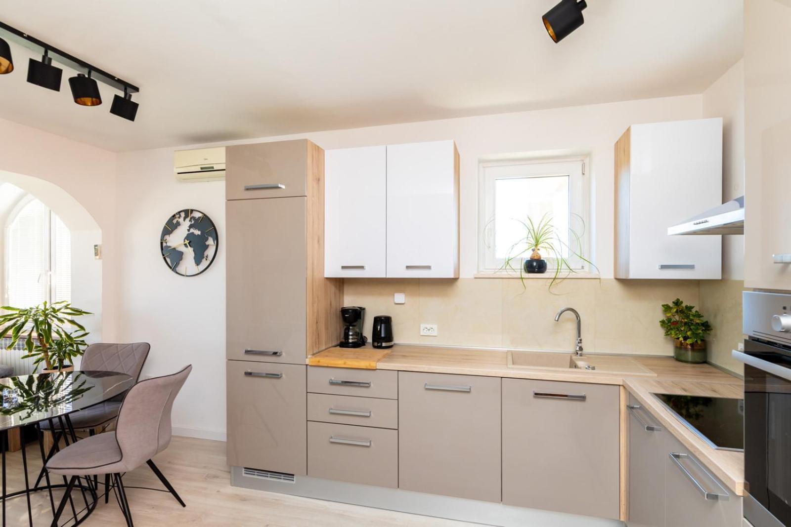 Apartment Meri คิร์ก ภายนอก รูปภาพ