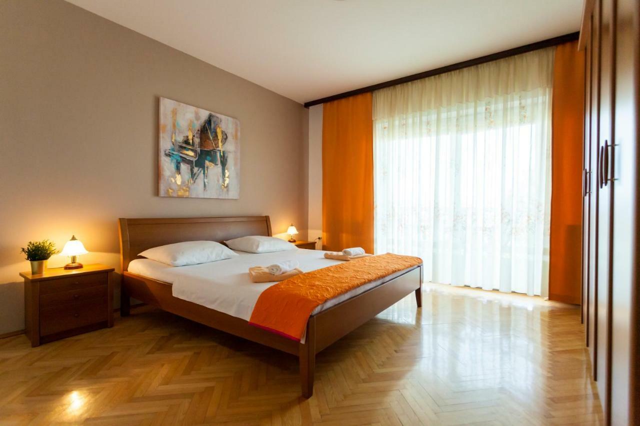 Apartment Meri คิร์ก ภายนอก รูปภาพ
