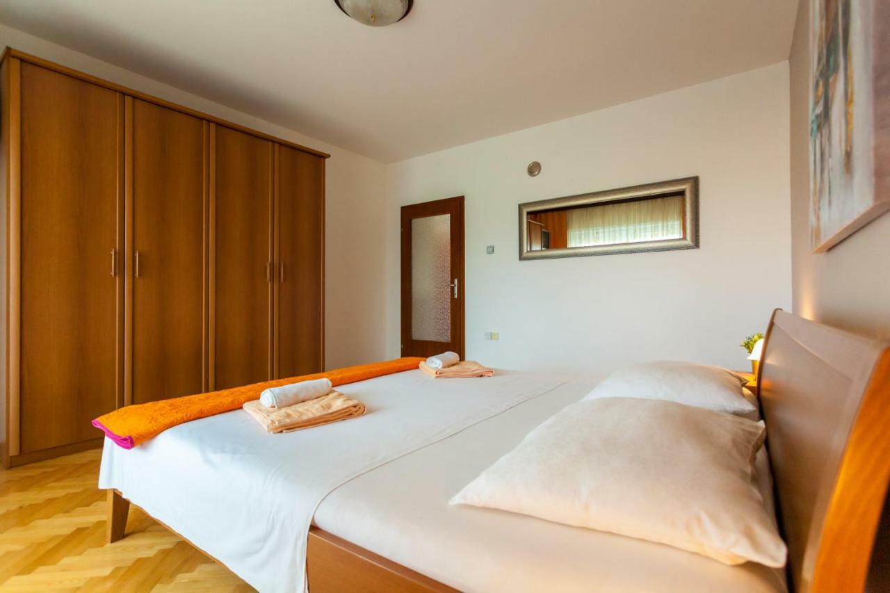 Apartment Meri คิร์ก ภายนอก รูปภาพ