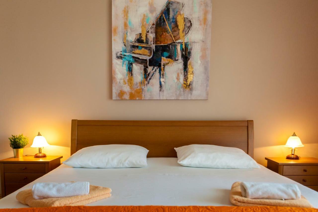 Apartment Meri คิร์ก ภายนอก รูปภาพ
