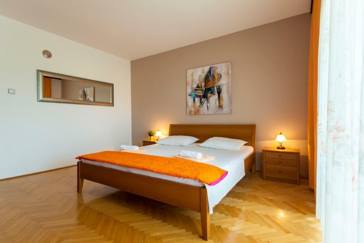 Apartment Meri คิร์ก ภายนอก รูปภาพ